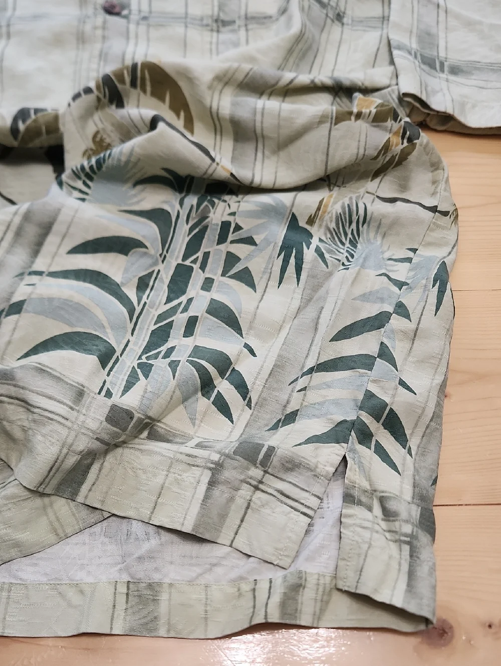 Tommy Bahama Vintage 100% Silk Plaid Palm Tree Border Print Camp Shirt M - Picture 10 of 16